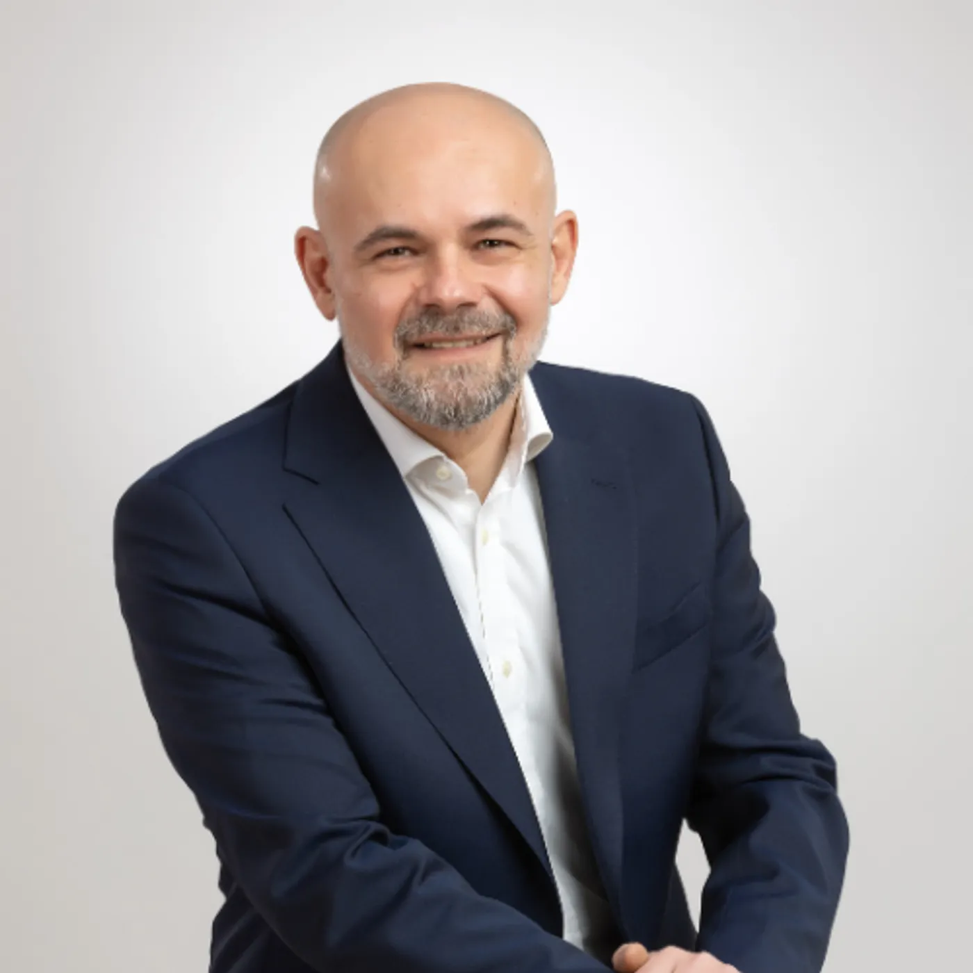 Bridging the Disconnect: Rethinking Structure, Strategy, and AI in Hotel Commercial Teams